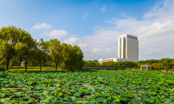上海工程技术大学行政大楼