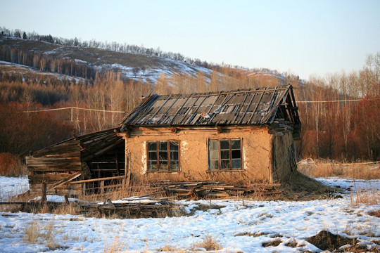 乡村废弃的农家老房