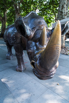 犀牛 雕塑