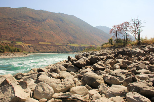 山间河流