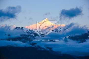 日照金山