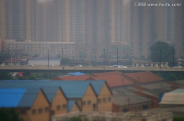 河南郑州雾霾中的城市