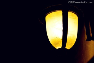 夜晚下的灯