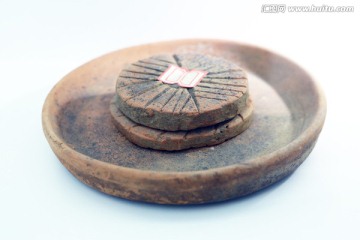 汉代红陶磨