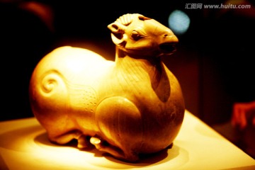 三国时期吴国 青瓷羊形蜡台