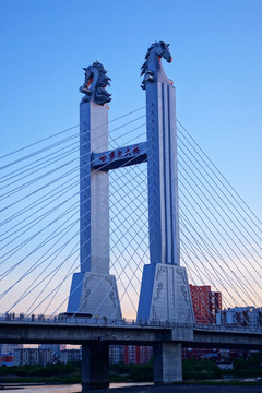 哈萨尔大桥马头琴造型桥塔