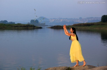 湖景和美女