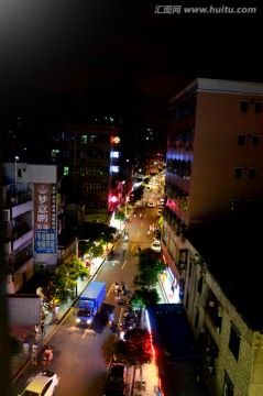 深圳街道夜景
