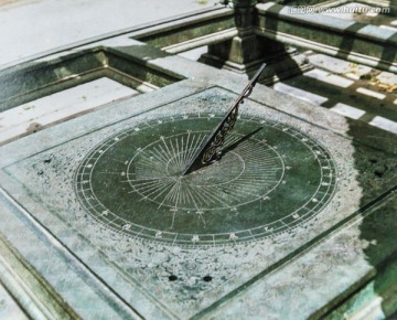 铜方日晷
