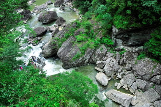 天然溪谷石头