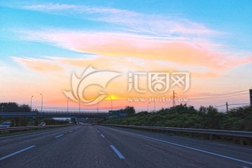 高速路晚霞