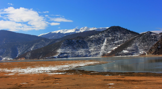 高原雪景