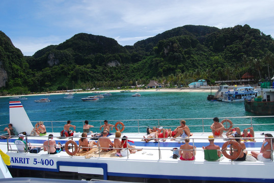 泰国普吉岛攀牙湾海上游艇