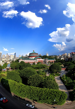 重庆人民大礼堂和人民广场全景