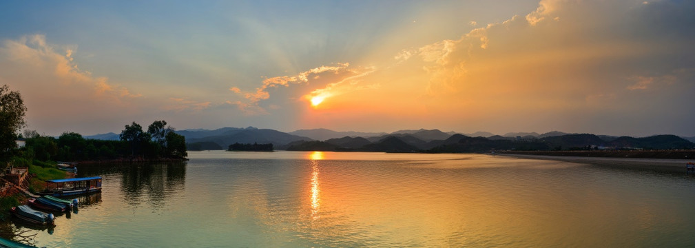 简阳三岔湖晚霞全景图