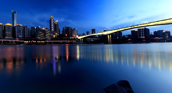 重庆嘉陵江大桥夜景和滨江建筑