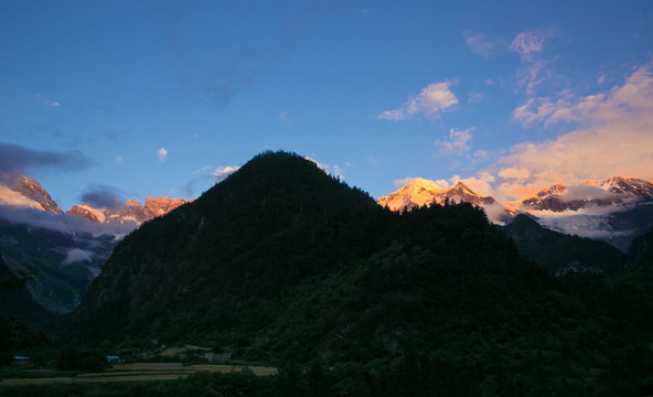 梅里雪山 日照金山