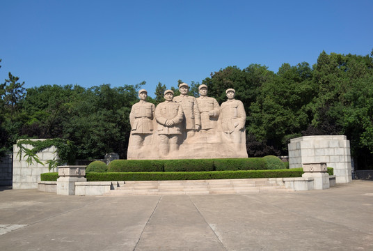 徐州淮海战役纪念碑五人雕像