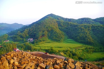 清晨美丽的山