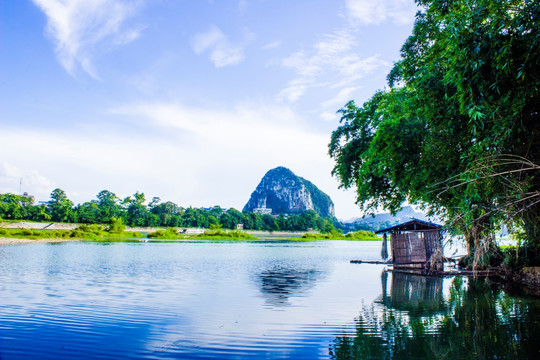 漓江斗鸡山远影景色