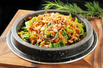 石锅炒饭