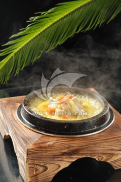 石锅煮粗粮