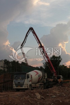 混凝土浇注 混凝土输送泵车