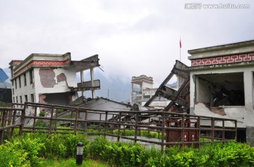 汶川地震小学