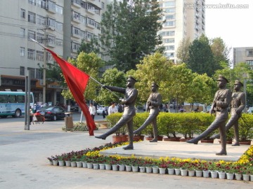雕塑 昆明 解放军 红旗 英姿