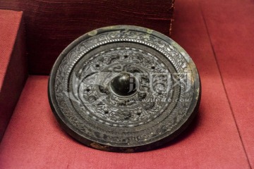龙纹铜盘