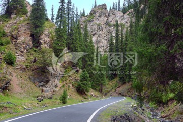 山区公路 车到山前疑无路