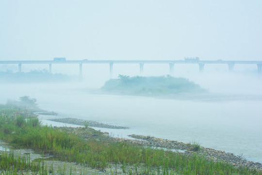 都江堰岷江雾景