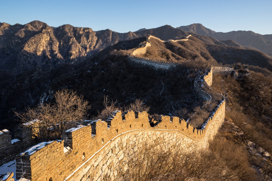 箭扣残雪 明暗对比 城墙