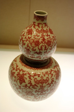 花果纹葫芦瓶