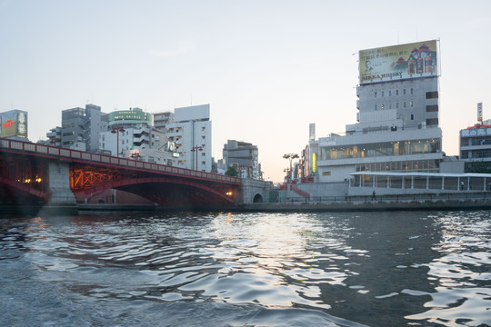 河岸 沿河建筑