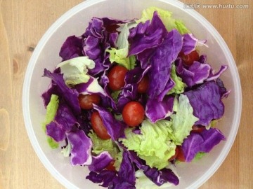 紫甘蓝圣女果白菜蔬菜沙拉