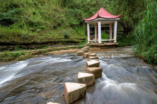 石板河风光