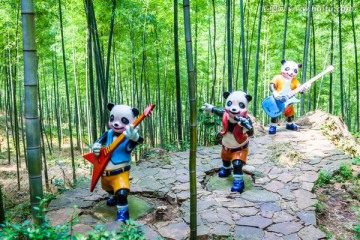 熊猫表演雕塑