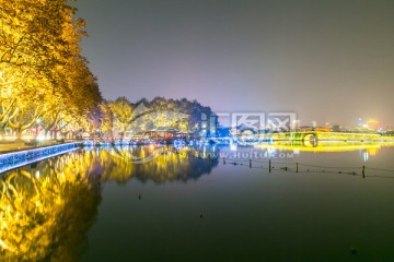 西湖断桥夜景