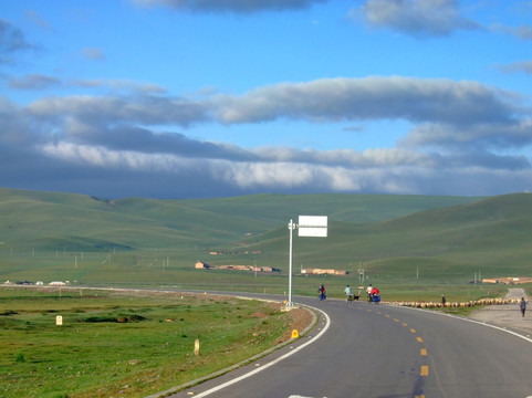 环青海湖公路美景