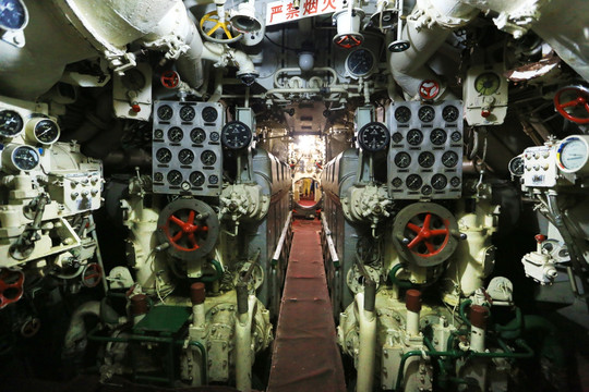 潜艇内部结构