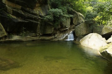 小溪流水