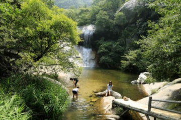 小溪流水