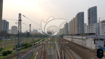 城市里的高楼和铁路