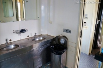 客运列车上的舆洗室