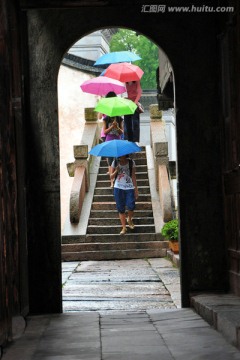 雨中古镇