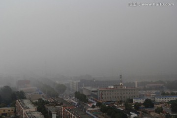 暴雨压境