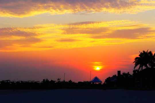 银滩夕阳彩霞