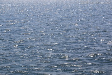 波光粼粼的海水