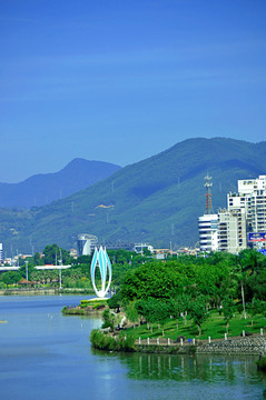 近水远山城市江滨